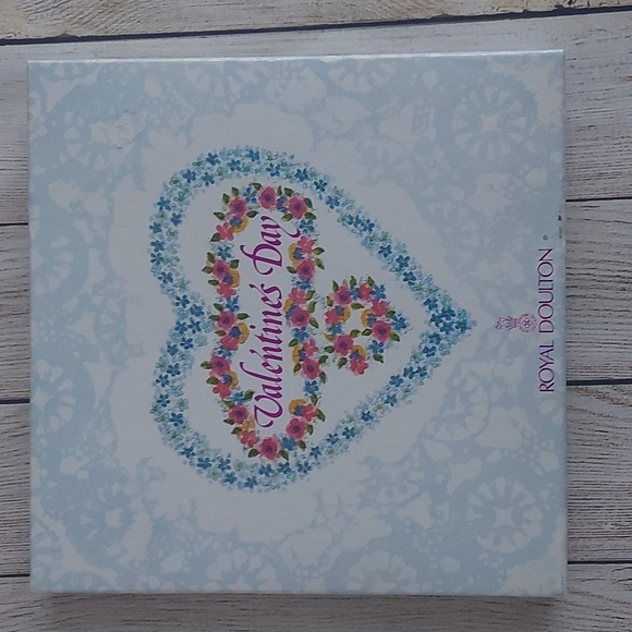 Vintage New In Box Royal Doulton Valentine's Day Plate.  1981 - Picture 5 of 7